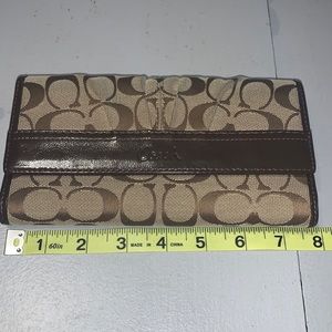 Coach Women’s Signature C’s Wallet